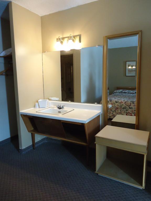 Canadian Motor Hotel Sault Ste. Marie Szoba fotó